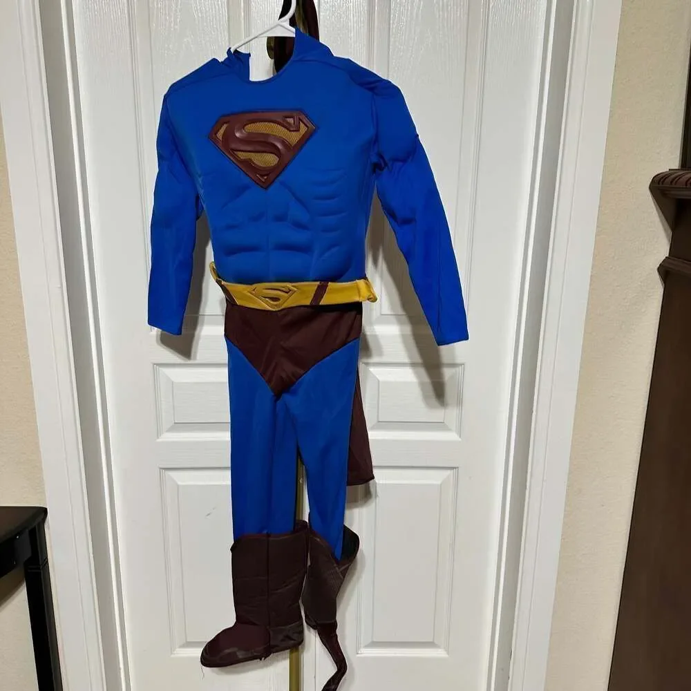 Rubies Superman costume/ cosplay  Boys Size M. Great for Halloween or dress up